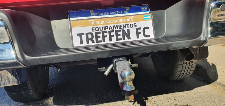 Vehicle rear bumper with Argentinian license plate reading TREFFEN FC and towing hitch attachment